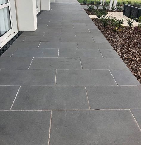 Bluestone Pavers Walkways, Front Porch Walkway Ideas, Backyard Paving Ideas, Bluestone Driveway, Bluestone Path, Front Yard Walkway Ideas, Yard Walkway Ideas, Paving Stone Patio, Bluestone Paving