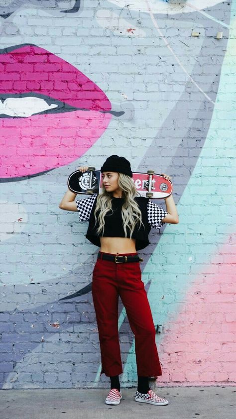 Stile Ragazza Skater, Skater Girl Style, Estilo Hipster, Skater Outfits, Skateboard Photography, Skate Girl, Skater Girl Outfits, Surfer Girl Style, Skateboard Girl