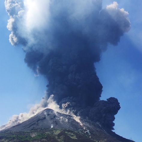 Stromboli Volcano, Mediterranean Sea, Lava Stone, Ancient Romans, Planet Earth, Volcano, Mount Rainier, Sicily, Scientists