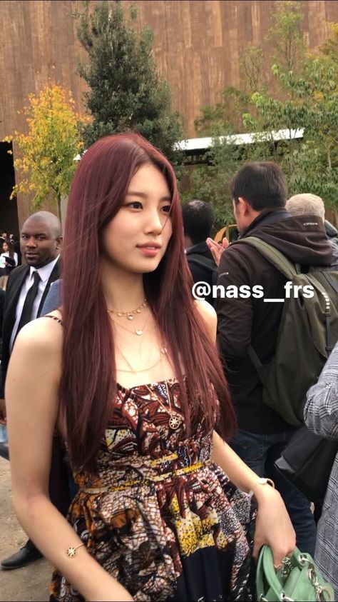 Korean Burgundy Hair, Bae Suzy Red Hair, Suzy Red Hair, Dark Red Hair On Asian, Asian Dark Red Hair, Highlighted Red Hair, Red Asian Hair, Jungkook Hair Color, Red Hair Asian Girl