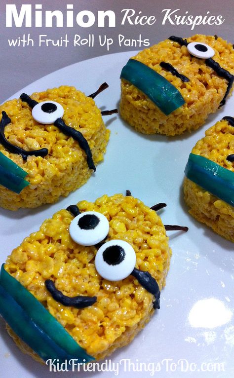 Minion Rice Krispies Treats Recipe Food Idea - What a fun idea! Perfect for a Minion birthday party. The Minions even have fruit roll up pants! Fun! Step by step tutorial! Minion Birthday Party, Nutella Brownies, Rice Krispies Treats, Krispy Treats, Krispies Treats, Fruit Roll, Fruit Roll Ups, Rice Krispy, Minion Birthday