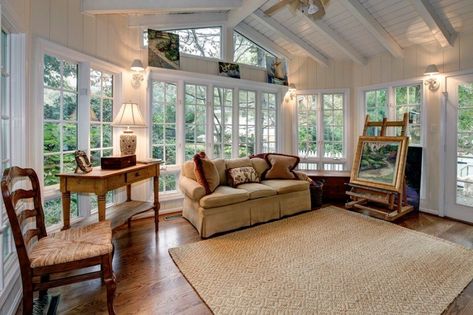 cottage living room with lots of windows Fireplace Sunroom, Mobile Home Updates, Salons Cottage, Ceiling Remodel, Lavish Living Room, Country Style Living Room, Family Room Addition, Traditional Family Room, Interior Carpet