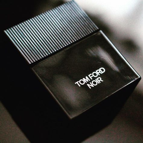 Love Tom Ford Noir, Font Graphic, Spicy Fragrance, Clean Body, Clean Face, Mens Cologne, Fragrances Perfume, Tom Ford, Scents