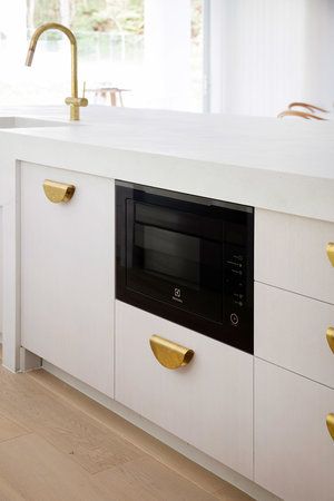 under bench Microwave Oven Moon Drawer, Cape Woolamai, Peppa Hart, Concrete Island, Renovation House, Three Birds Renovations, Timber Veneer, Three Birds, Integrated Dishwasher