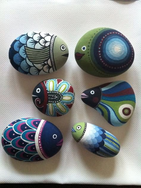 Fishing Crafts, Crystal Suncatchers Diy, Ceramic Cats, Fish Rocks, Stone Pictures Pebble Art, Unique Garden Art, Cement Flower Pots, Hate Cats, Stone Art Painting