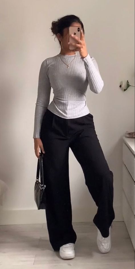 Slender Outfits Casual, Casual Women Style, Winter Outfits Sixth Form, Dress Pants Outfits Casual Winter, Classy Casual Outfits Black Women Winter, Mid Waist Pants Outfit, Black Casual Work Outfits, 22 Year Old Outfits Classy, Girly Modest Outfits Summer