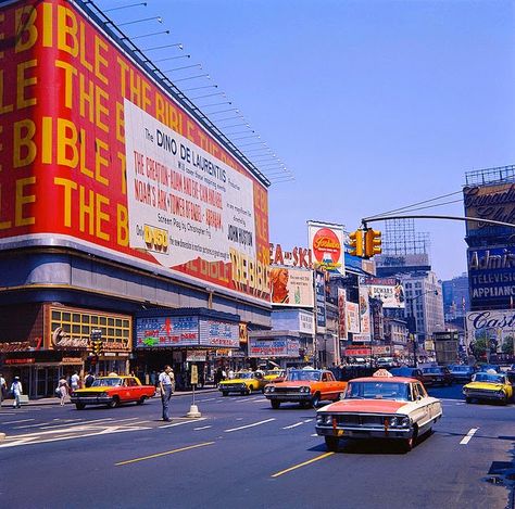 16 Colorful Photos of Times Square, New York in the 1960s Lighting References, Retro Things, Retro City, School Pics, Vintage Nyc, Vintage City, New York Vintage, Studio 54, Vintage New York