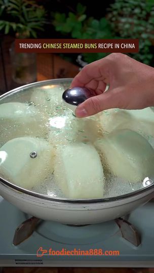 Mantou Recipe, Chinese Steam Bun Recipe, Steamed Buns Recipe, Chinese Steamed Buns, Bread Buns, Buns Recipe, Chinese Cooking Recipes, Vegetarian Fast Food, Tastemade Recipes