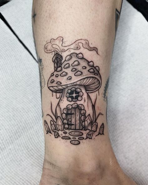 Cottagecore Tattoo, Whimsical Tattoos, House Tattoo, Mushroom Tattoo, Shin Tattoo, Hippie Tattoo, Goth Tattoo, Mushroom Tattoos, Big Mama