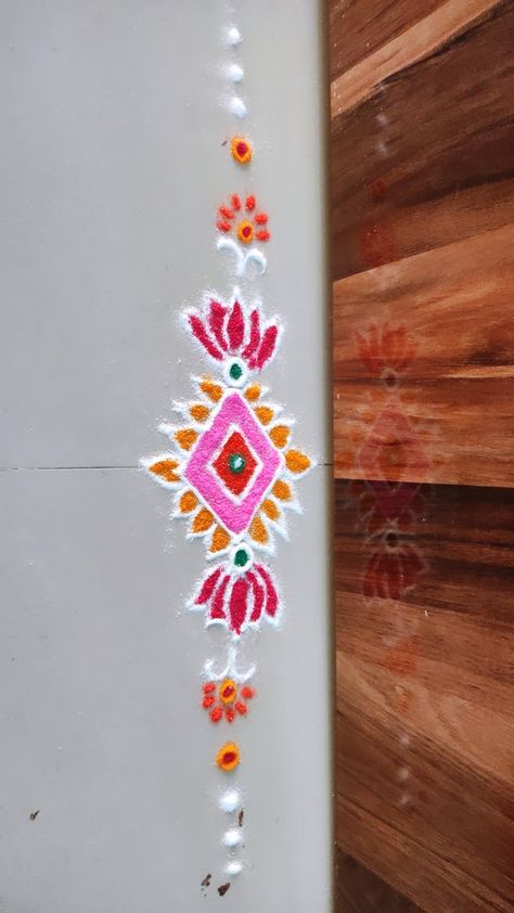 Rangoli Corner Design, Rakhi Rangoli, Door Rangoli Designs Simple, Corner Rangoli Designs, Corner Desks, Easy Rangoli Designs Videos, Border Rangoli, Home Corner, Rangoli Designs Photos