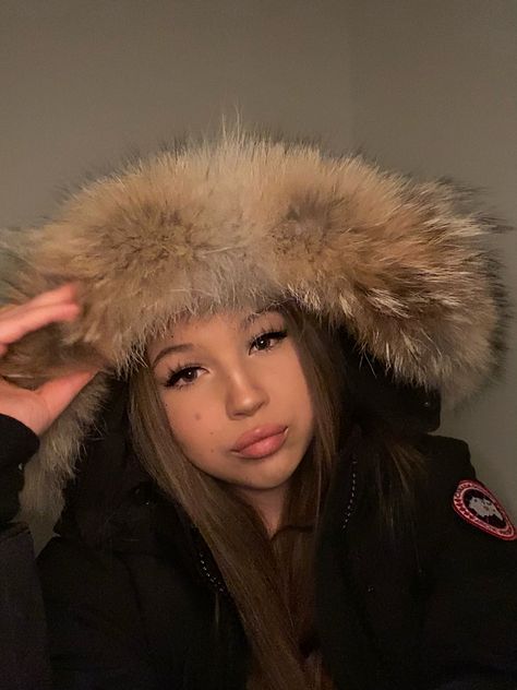 Puffy Coat Aesthetic, Canada Goose Jackets Women, Zavetti Canada Jacket Women Outfit, Canada Goose Jacket Woman, Cute Puffy Jacket, Pink North Face Jacket Outfit, Canada Goose Jacket Outfit, Canada Goose Aesthetic, Canada Goose Women Outfits