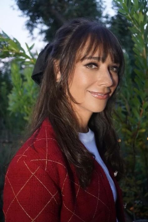 Rashida Jones Hair, Rashida Jones, Autumn Girl, Black Celebrities, Girl Falling, Eye Black, Writing Inspiration, Writing, Celebrities