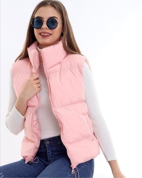 Huge quality.. so stylish and comfortable Sizes S M L Puffer Vest Outfit, Vest Puffer, Women's Street Style, Women's Puffer Coats, Puffer Coats, Womens Puffer Vest, Oversized Crewneck, Puffer Jacket Women, Women Street