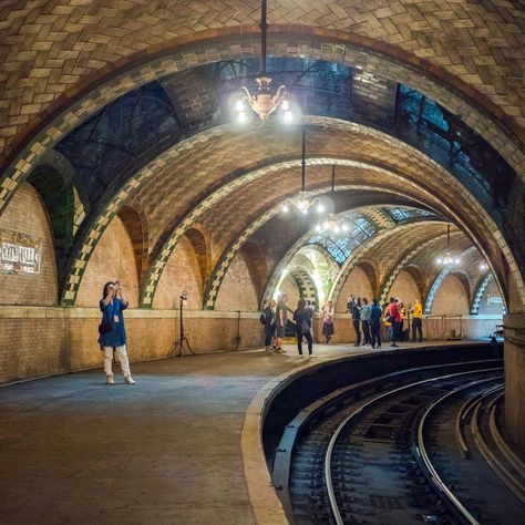 How To See New York's Gorgeous Old City Hall Subway Station - TravelAwaits.com New York City Hall, Old Abandoned Buildings, Nyc History, Bridge City, Places In New York, Subway Station, Visiting Nyc, New York Museums, Map Of New York