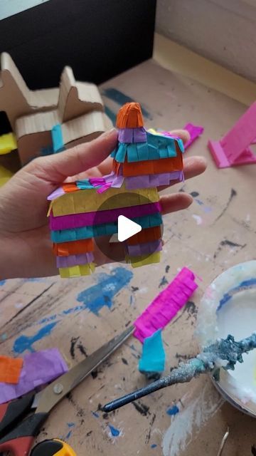 Mexican Craft Ideas, Mini Pinatas Diy, Mexican Pinata Diy, Mexican Piñatas Ideas, Pinata Filler Ideas For Adults, Mini Birthday Party Ideas, Diy Piñata Ideas, Diy Pinata Easy How To Make, How To Make A Pinata