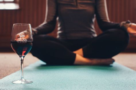 How to 'wine' down after the holidays. Wine after yoga! Wine in the bathtub! Wine And Yoga, Candlelight Yoga, Wine Yoga, Pouring Wine, Plants Ideas, In The Bathtub, Wine Down, Crazy Funny Pictures, Quirky Art