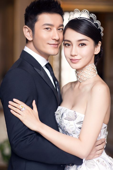 The diamond tiara, lent by Chaumet, to a lady called 'Angelbaby' and her new husband. May all their joys be little ones. Angelababy Wedding, Pose Pengantin, Wedding Hairstyles And Makeup, Wedding Photo Studio, Siluete Umane, Korean Wedding, Braut Make-up, Wedding Couple Poses, Breathtaking Wedding