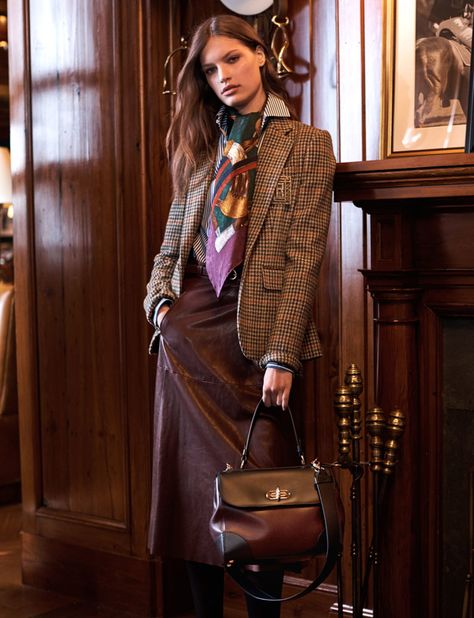 Ralph Lauren Pre-Fall 2017 Womenswear Collection Mode Style Anglais, 2020 Street Style, Ralph Lauren Fall, Mode Tips, Look Retro, Ralph Lauren Style, Mode Chic, Cute Fall Outfits, Moda Vintage