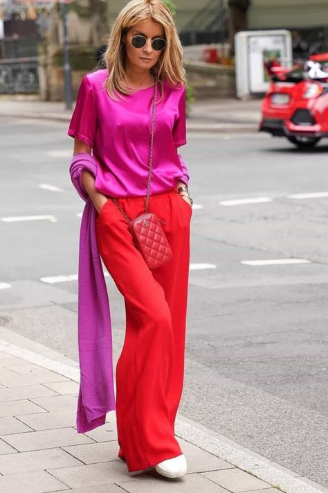 15 Red Pants Outfit Ideas That Look Sophisticated And Wearable Zara Linen Pants, Red Linen Pants, Red Pants Outfit, Gitta Banko, Tan Outfit, Linen Pants Outfit, Navy Blue Dress Pants, Flowy Romper, White Crop Pants