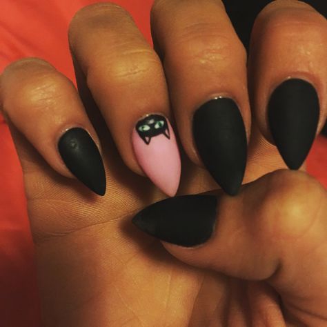 Stiletto kitty claws Kitten Claw Nails, Short Claw Nails, Cat Nail Designs, Camo Nails, Bat Nails, Short Stiletto, Pointy Nails, Cute Work Outfits, Claw Nails