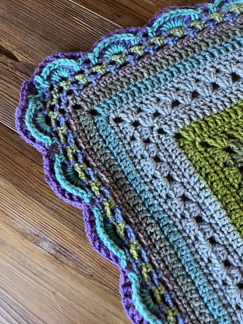 6-Day Great Granny Blanket - Betty McKnit Kid Blanket, Granny Blanket, Crochet Throw Pattern, Crochet Square Blanket, Afghans Crochet, Crochet Afghan Patterns Free, Back Post Double Crochet, Crochet Blanket Designs, Crochet Mandala Pattern