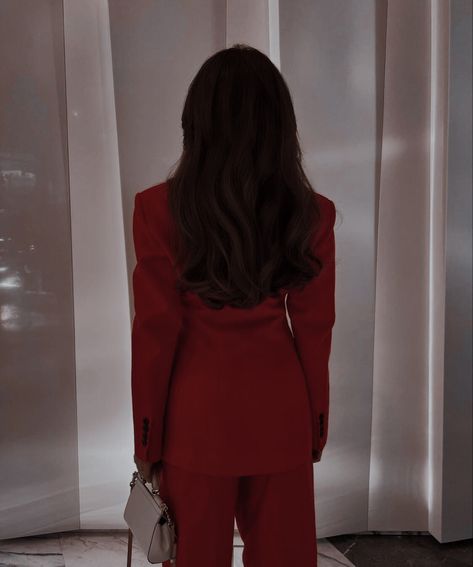 Red Suit Women Aesthetic, Red Hair Business Woman, Dark Red Suit Women's, Red Woman Aesthetic, Red Suit Aesthetic, Latina Girl Aesthetic, Vermelho Aesthetic, Dark Red Suit, Manifest 2024