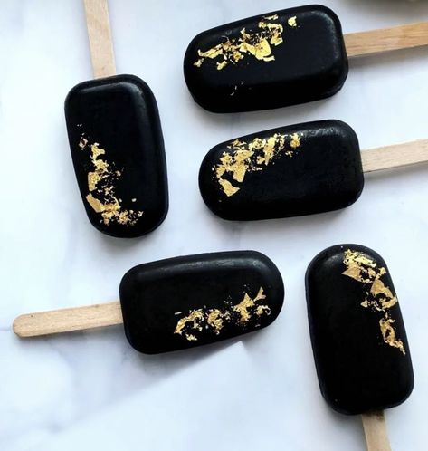 Black White And Gold Desserts, Black And Gold Cakesicles, Black Cakesicles, Masculine Cake, Cake Sicles, Purple Cake Pops, Rip 20s, Gold And White Cake, Black White Cakes