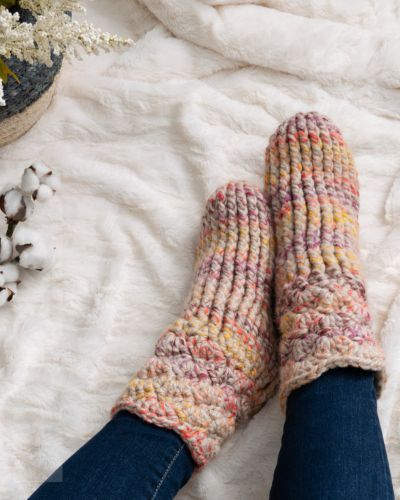 Easy Crochet Slipper Socks You’ll Want To Live In! (Free Pattern) Crochet Slipper Socks Pattern, Sock Crochet Pattern, Crochet Sock Patterns, Crochet House Slippers, Crochet Socks Free Pattern, Sock Crochet, Crochet Slipper Socks, Easy Crochet Socks, Crochet Sock