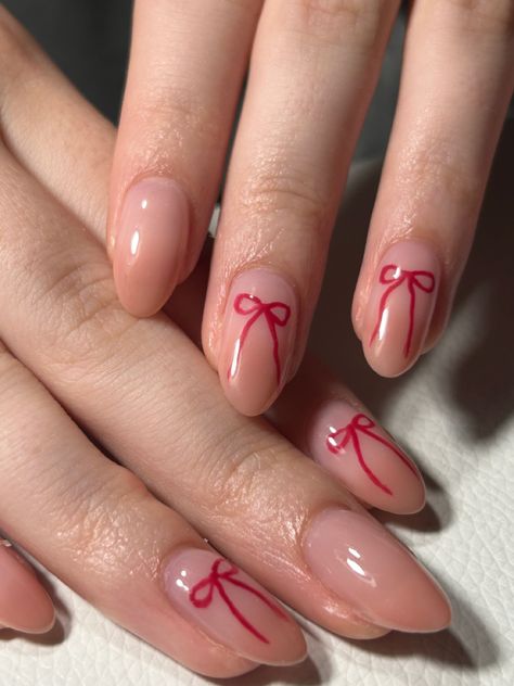 Nail Art Designs Coquette, Ribbon Nails Aesthetic, Cute Pink And Red Nails, Simple Pink And Red Nails, Cute Nail Art Simple, Nails Ribbon Design, Cool Girl Nails Aesthetic, Dark Red Bow Nails, Nail Art Red And Pink