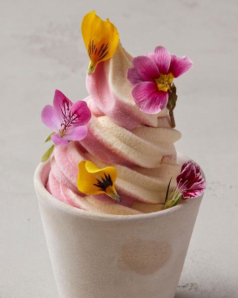 Ice Cream Flower, Cafe Ice Cream, Ice Cream Photography, Pink Cafe, Floral Ice, Peach Melba, Gelato Shop, Peach Ice Cream, Flower Ice