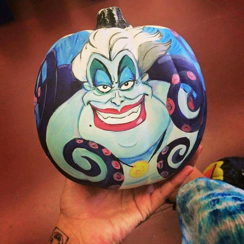 Ursula Halloween Pumpkin Ursula Pumpkin, Ursula Halloween, Disney Pumpkin Painting, Creative Pumpkin Painting, Pumpkin Decorating Contest, Disney Pumpkin, Pumpkin Contest, Pumpkin Painting Ideas, Halloween Pumpkins Painted