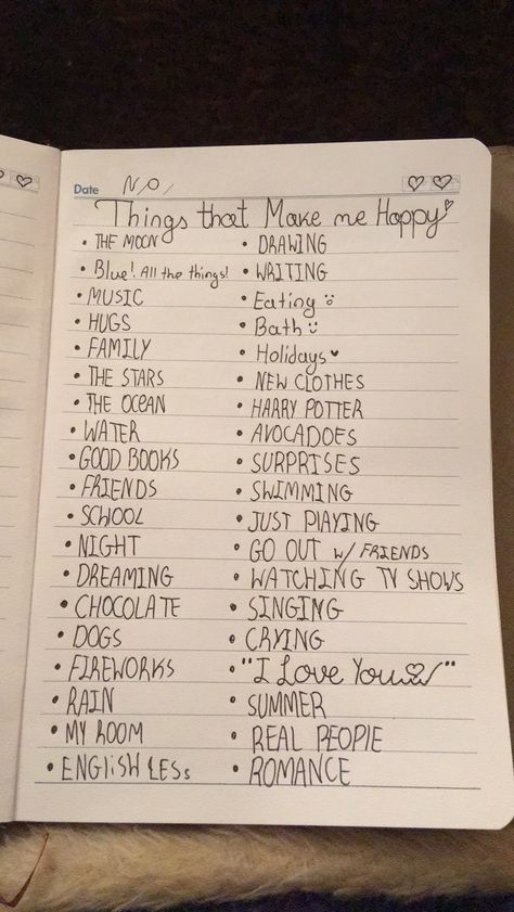 Things that make me happy♥️ Stuff To Write In Your Diary, Things That Make Me Happy Journal Page, Things That Makes Me Happy, Things That Make Me Happy List Journal, Things I Hate List Journal, Journal What Makes Me Happy, Stuff To Write When Bored, Journal Ideas Things I Love, Little Things That Make Me Happy List