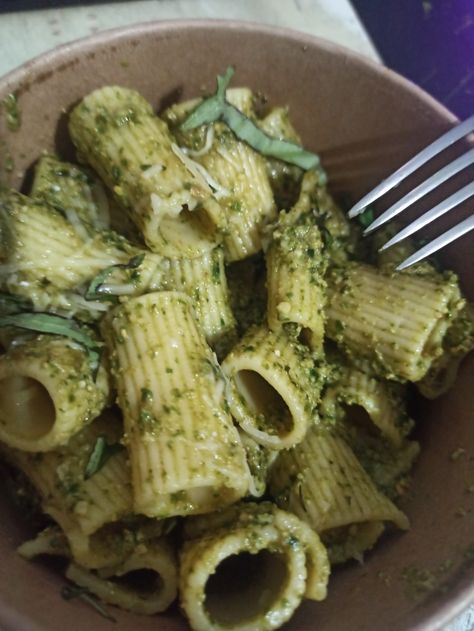 Pesto Pasta #pesto #penne #pasta #food #delicious Pesto Penne Pasta, Pasta Green, Pasta Pesto, Pasta Food, Penne Pasta, Pesto Pasta, Grilled Cheese, Pesto, Grilling