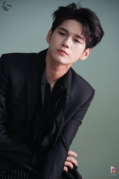 Ong Seong Wu✨ Most Handsome Korean Actors, Ong Seung Woo, Human Figure Sketches, Birthday Ideas For Her, Cute Asian Babies, Ong Seongwoo, Park Bo Young, Bts V Pictures, Dara Kpop