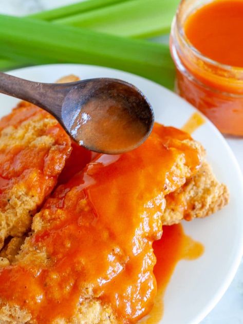 Buffalo Seasoning, Easy Homemade Buffalo Sauce, Buffalo Chicken Sauce, Buffalo Sauce Recipe, Wings Chicken, Easy Pasta Sauce, Chicken Sauce, Chicken Salad Recipe Easy, Homemade Buffalo Sauce