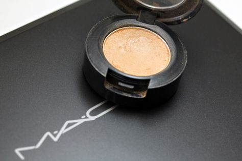 Ricepaper! Favorite Mac eyeshadow by far! Mac Ricepaper Eyeshadow, Mac Eyeshadow Palette, Makeup And Beauty Blog, Mac Eyeshadow, Paper Light, Pink Eyeshadow, Matte Eyeshadow, Pink Eyes, Mac Makeup