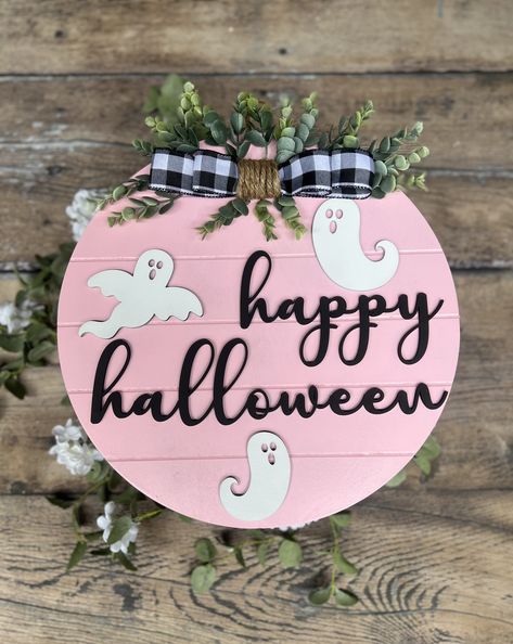 Greenery With White Flowers, Halloween Welcome Sign, Welcome Sign Front Door, Fall Ghost, 3d Door, Wooden Signs Diy, Door Signs Diy, Halloween Door Hangers, Front Door Sign