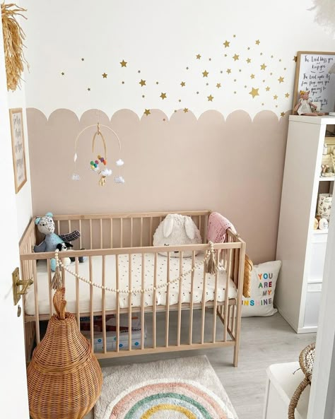 CREATIVE PAINT IDEAS FOR WALLS IN KIDS' ROOMS - Kids Interiors Nursery Scalloped Paint, Scalloped Room Paint, Scalloped Wall Paint Nursery, Scallop Painted Nursery, Painted Scallops On Wall, Nursery Painted Wall Ideas, Nursery Accent Wall Paint Design, Nursery Ideas Wall Paint, Kids Room Scallop Wall