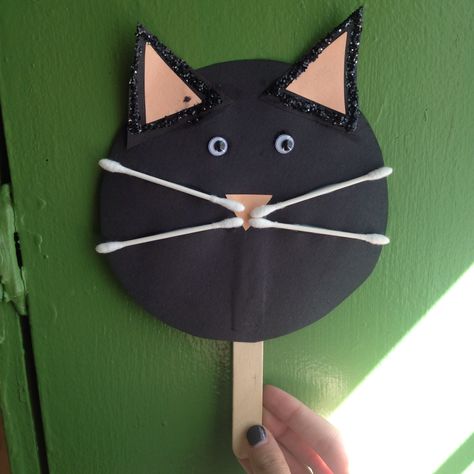 PreSchool Cat Craft, for learning the color black! Black Craft For Preschool, Dog And Cat Art Preschool, Cat Art Activities For Preschool, Black Day Activities For Preschool, Black Colour Day Activities For Kids, The Color Black Crafts For Preschool, Black Cat Halloween Craft Preschool, Black Cat Activities For Preschool, Kitten Activities For Preschool