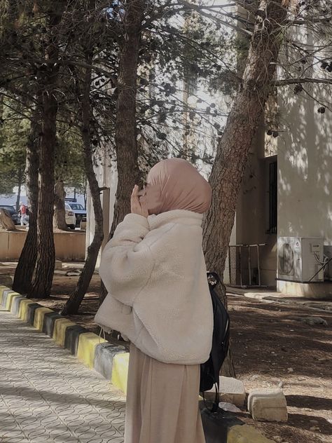 🍂hijab fall/winter outfit Hijab Cold Weather Outfit, Hijab Girls Outfits, Hijab Winter Outfit, Autumn Hijabi Outfits, Winter Outfits Hijab Style, Hijab Autumn Outfits, Hijab Winter Style, Muslim Winter Outfits, Fall Outfits Hijab