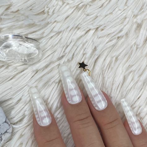 White Alligator Nails, White Snake Skin Nails, White Snake Nails, Nails With Piercing, Starter Nails, Snake Skin Nails Designs, Snake Print Nails, Aesthetic Snake, Snake Skin Nails