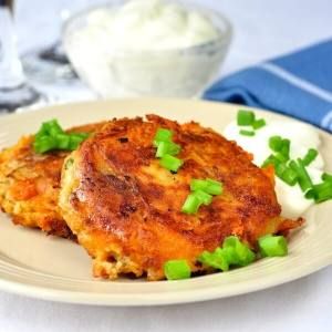 Onion Cheddar and Bacon Potato Cakes. Maybe the best use of leftover mashed potatoes yet. Cheesy Bacon Potatoes, Potato Cakes Recipe, Best Potato Recipes, Rock Recipes, Bacon Potato, Leftover Mashed Potatoes, Cheesy Bacon, Potato Cakes, Potato Side Dishes