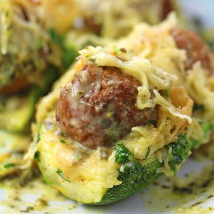 Meatball Zucchini Boats are stuffed with pesto, juicy meatballs and topped with Alfredo sauce and lots of cheese, for a quick and delicious dinner or easy appetizer. Meatball Zucchini, Zucchini Boats Recipe, Juicy Meatballs, Zucchini Meatballs, Zucchini Boat Recipes, Bake Zucchini, Ground Chicken Recipes, Zucchini Boats, Veggie Noodles