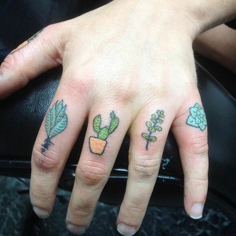 10+ Awesome Succulent Tattoo Ideas For People Who Are Crazy About Succulents Succulent Tattoos, Succulent Tattoo Ideas, Rad Tattoos, Succulent Tattoo, Flowers And Animals, Z Tattoo, Finger Tats, Trendy Tattoo, Knee Tattoo