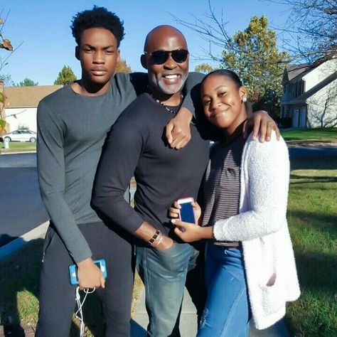 Richard Mofe-Damijo Poses With His Children To Celebrate Father's Day - Celebrities - Nigeria http://www.nairaland.com/3868621/richard-mofe-damijo-poses-children-celebrate Fathers Day Message, Father's Day Message, Watch Trends, Black Families, Open Letter, I Can Relate, I Am Grateful, Money Making, Black Love