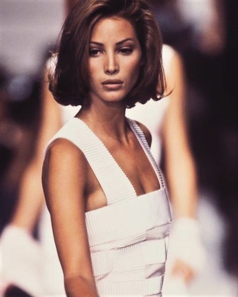 Christy Turlington Chanel, Christy Turlington 90s, Models 90s, 90s Runway Fashion, Looks Pinterest, 90s Supermodels, 90s Models, 90s Hairstyles, Christy Turlington