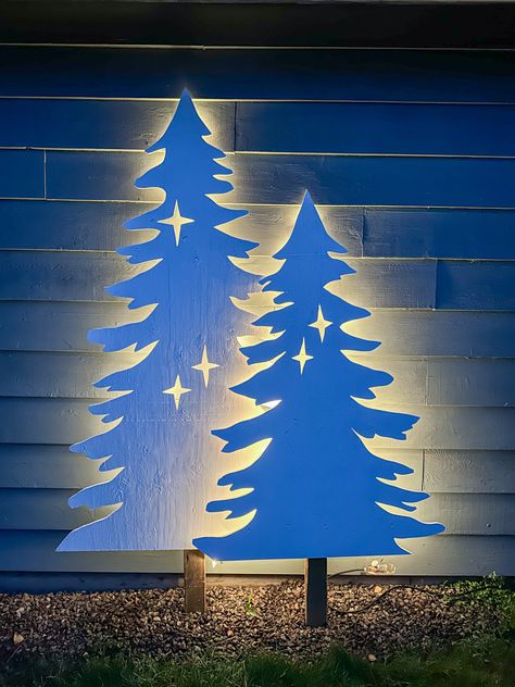 Tutorial on how to make christmas tree pluwood cut outs. #christmastreecutout #diytreesilhouette #plywoodchristmastree #christmastreecutouttemplate #christmastreecutoutdecorations #plywoodtreecutout Plywood Christmas Tree Diy, Outside Wooden Christmas Decorations, Outdoor Christmas Tree Silhouette, Wood Cut Out Christmas Tree, Christmas Wood Cutouts Yard Art Cut Outs, Plywood Tree Cutout, Christmas Yard Wood Cutouts, Wood Outdoor Christmas Trees, Outdoor Wooden Trees Christmas