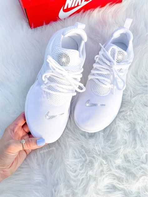 Bling Nike Shoes, Swarovski Nike, Nike Shoes Women Fashion, Nike Presto, White Nike Shoes, Nike Fashion Shoes, Nike Air Shoes, Baskets Nike, Best Shoes For Men