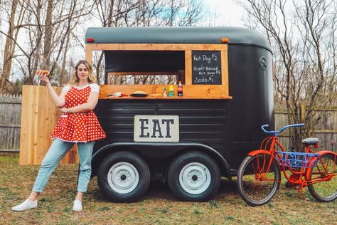 Check out our vintage horse trailer mobile bars for sale. We specialize in upcycling older adorable horse trailers and turn them into mobile bars. Hot Dog Trailer, Horse Trailer Mobile Bar, Trailer Mobile Bar, Horse Mobile, Vintage Horse Trailer, Horse Trailer Bar, Trailer Business, Mini Campers, Trailer Bar