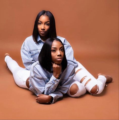 Sister Shoot Ideas Photo Sessions, Best Friend Photoshoot Studio, Siblings Shoot, Friendship Shoot, Melanin Photoshoot, Photoshoot Fits, Cousin Photo Shoots, Bestie Shoot, Duo Ideas